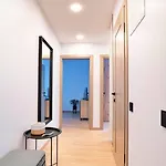 City 1 Bd By Hostlovers Apartment
