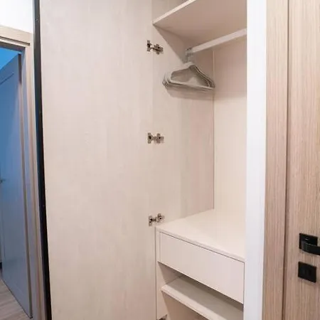 City 1 Bd By Hostlovers